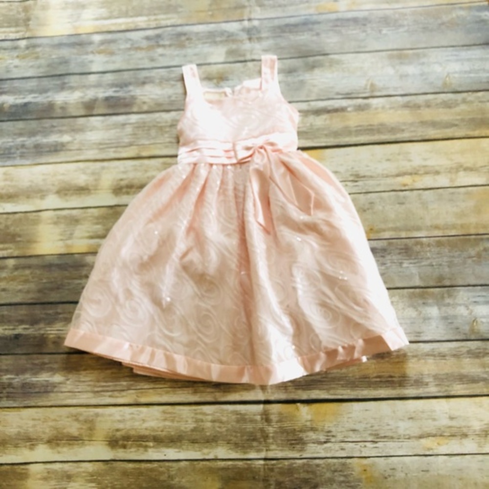 Girls gorgeous light pink dress! Size 8